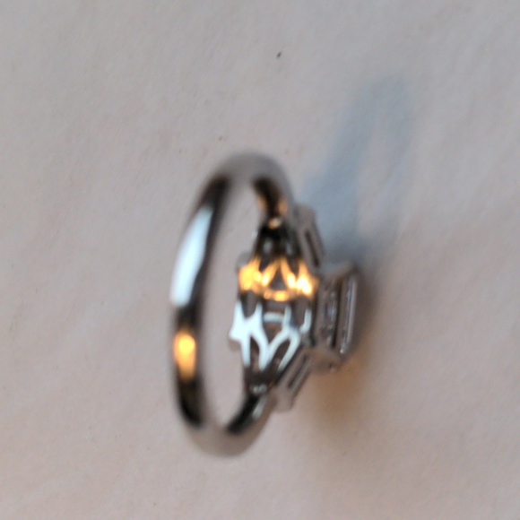 Diamond 💍 Simulant 100 percent Sterling. New. Baguette cut, Size 7 C Z gift box - Picture 5 of 6